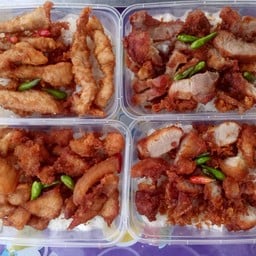 ข้าวหน้าหมูทอดสามชั้นสับ+สะโพกทอดกระเทียมพริกไทย