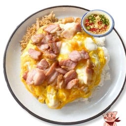 ข้าวไข่ขยี้เบคอนรมควัน