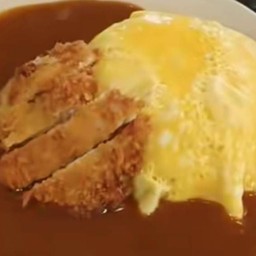 ข้าวไข่ข้นไก่กรอบแกงกะหรี่