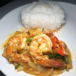 ข้าวราดกุ้งผัดผงกะหรี่