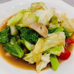 ผัดผักรวม (หมู ไก่ กุ้ง)