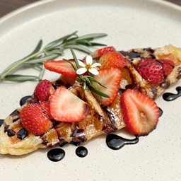 ครอฟเฟิล สตอเบอรี่ ซอสช็อกโกแลต