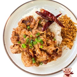 Signature ข้าวสันคอผัดซอสน้ำตกพ่นไฟ