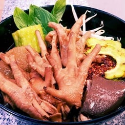 ก๋วยเตี๋ยวแห้งขาไก่