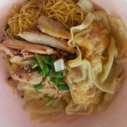 บะหมี่เกี๊ยวกุ้งปู