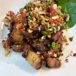 สามชั้น คั่วพริกเกลือ