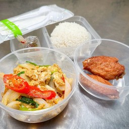 ุข้าว+ปูผัดผงกะหรี่+ปีกไก่ทอด