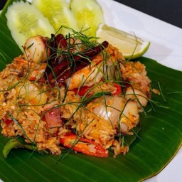 ข้าวผัดต้มยำปลาหมึก