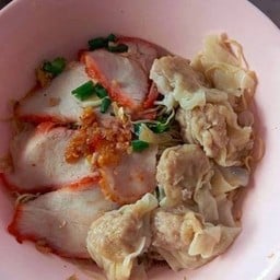 บะหมี่เกี๊ยวหมูแดง