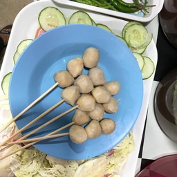 ลูกชิ้นย่าง น้ำจิ้มเด็ด