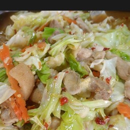 ผัดกะหล่ำปลีหมูชิ้น/หรือหมูสับ