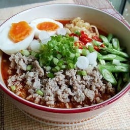 มาม่าต้มยำ (ไข่ หมูสับ)