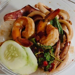 กะเพราปลาหมึก-กุ้ง