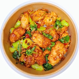 ข้าวกะเพราไก่ทอด