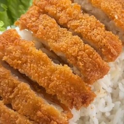 ข้าวไก่กรอบซอสเกาหลี