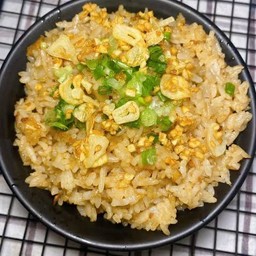 ข้าวผัดกระเทียม - Garlic Fried Rice