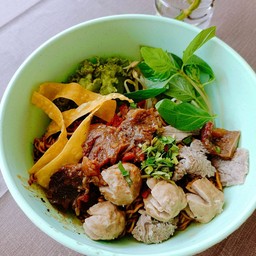 เตี๋ยวเรือแช่บแห้ง เนื้อ(ลูกชิ้นเนื้อ เนื้อนุ่ม เนื้อตุ๋น)