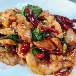 ข้าวไก่ผัดพริกแห้ง