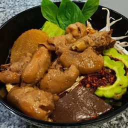 ก๋วยเตี๋ยวแห้งข้อไก่