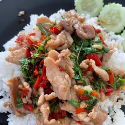 กระเพราหมูชิ้น