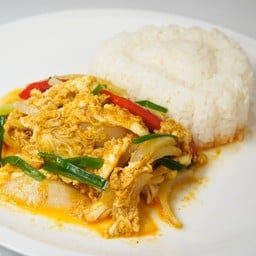 ข้าวราดเนื้อปูผัดผงกะหรี่