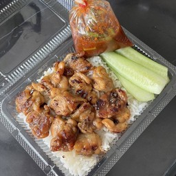 ข้าวไก่ย่างจิ้มแจ่ว