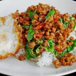 กระเพราเเซ่บซี๊ด by กระต่าย