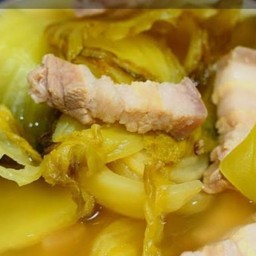 ต้มผักกาดดองสามชั้นหรือกระดูก