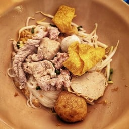 ก๋วยเตี๋ยวเจ๊เสียงดัง