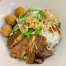 ก๋วยเตี๋ยวแห้งเนื้อ พิเศษ
