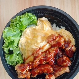 ข้าวไข่ข้น+ไก่กรอบราดซอสบาบิคิว