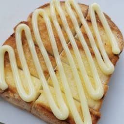 ขนมปังปิ้งซอสไวท์ช็อกโกแลต คู่ละ