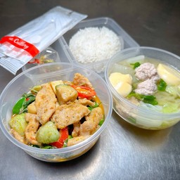 ข้าว+หมูอร่อยผัดพริกกะเหรี่ยง+แกงจืดเต้าหู้หมูสับ