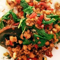 กะเพราไข่เยี่ยวม้าหมูสับ.ราดข้าว