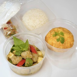ข้าว+เขียวหวานลูกชิ้นปลากรายผัดแห้ง+ไข่ฟูปู