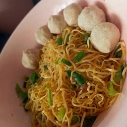 บะหมี่ลูกชิ้นหมู