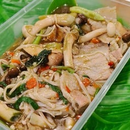 ขลุกขลิกเห็ดรวม+หมูสามชั้น