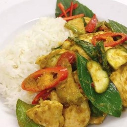 ข้าวผัดเขียวหวานไก่