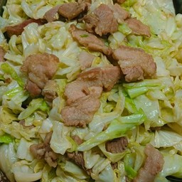 ผัดกะหล่ำปลีหมูชิ้น ( กับข้าว )