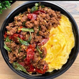 กระเพราเนื้อ ไข่ข้น