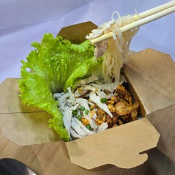 jelly’s bowl - หมี่ไก่ฉีก