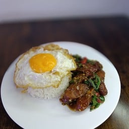 กระเพรากุลเชียงทอด แถมฟรี!ไข่ดาว