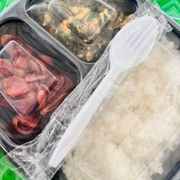 ราดข้าว2อย่าง (กับข้าวเลือกเองได้เลยครับ) (ราคานี้เป็นกล่องพลาสติก)