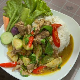 ข้าวผัดเขียวหวานหมูชิ้น