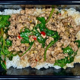 ข้าวหมูสับผัดโหระพา