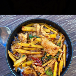 ข้าวกระเพราไก่ใส่หน่อไม้