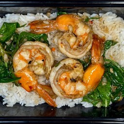 ข้าวกุ้งผัดใบโหระพา