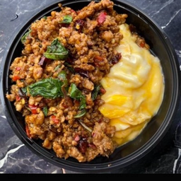 ข้าวกระเพราหมูสับ ไข่ข้น