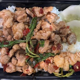 กะเพราเนื้อราดข้าว