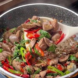 กะเพราเครื่องในไก่ เป็นกับข้าว